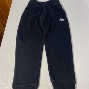 New Balance Kids  black Sweatpants SZ 5/6